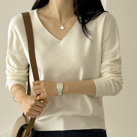 Dongdaemum Women’s Shirts, Tops & T-Shirts, a testament to the elegance and quality of wholesale Korean fashion.