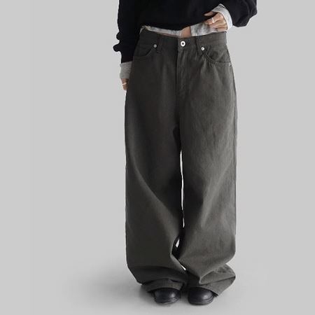 Dongdaemum Women’s Pants, a testament to the elegance and quality of wholesale Korean fashion.