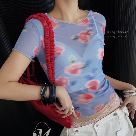 Dongdaemum Women’s Shirts, Tops & T-Shirts, a testament to the elegance and quality of wholesale Korean fashion.