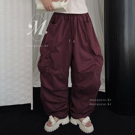 Dongdaemum Women’s Pants, a testament to the elegance and quality of wholesale Korean fashion.