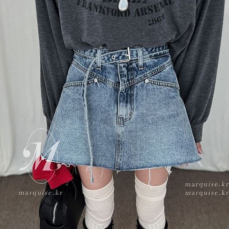 Dongdaemum Women’s Pants, a testament to the elegance and quality of wholesale Korean fashion.