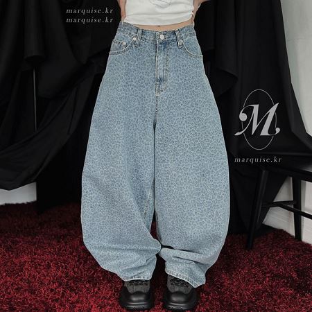 Dongdaemum Women’s Pants, a testament to the elegance and quality of wholesale Korean fashion.