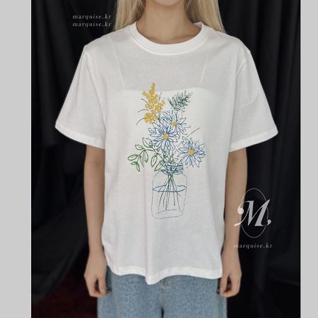 Dongdaemum Women’s Shirts, Tops & T-Shirts, a testament to the elegance and quality of wholesale Korean fashion.