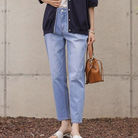 Dongdaemum Women’s Pants, a testament to the elegance and quality of wholesale Korean fashion.