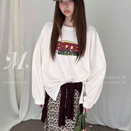Dongdaemum Women’s Shirts, Tops & T-Shirts, a testament to the elegance and quality of wholesale Korean fashion.