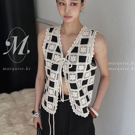Dongdaemum Women’s Shirts, Tops & T-Shirts, a testament to the elegance and quality of wholesale Korean fashion.
