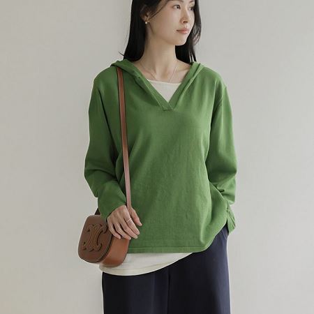 Dongdaemum Women’s Shirts, Tops & T-Shirts, a testament to the elegance and quality of wholesale Korean fashion.