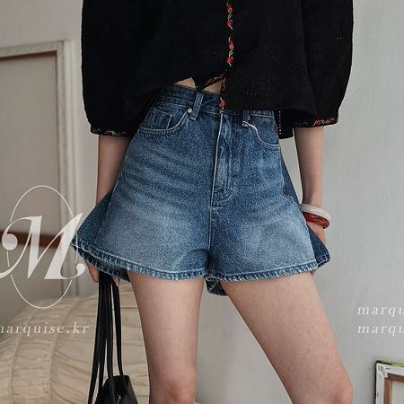 Dongdaemum Women’s Pants, a testament to the elegance and quality of wholesale Korean fashion.