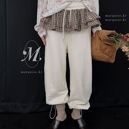 Dongdaemum Women’s Pants, a testament to the elegance and quality of wholesale Korean fashion.