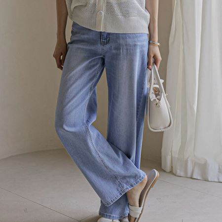 Dongdaemum Women’s Pants, a testament to the elegance and quality of wholesale Korean fashion.