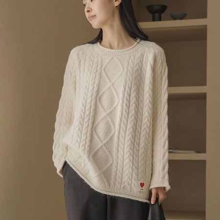 Dongdaemum Women’s Shirts, Tops & T-Shirts, a testament to the elegance and quality of wholesale Korean fashion.