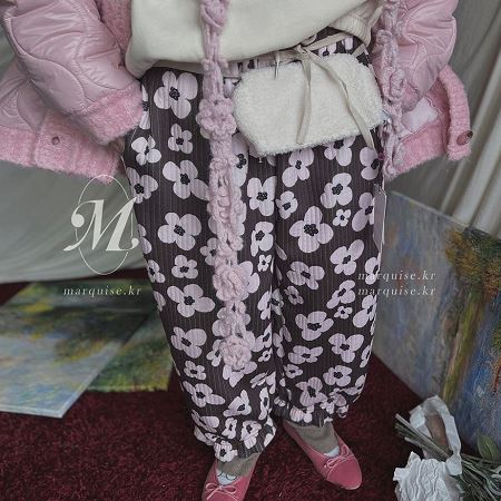 Dongdaemum Women’s Pants, a testament to the elegance and quality of wholesale Korean fashion.