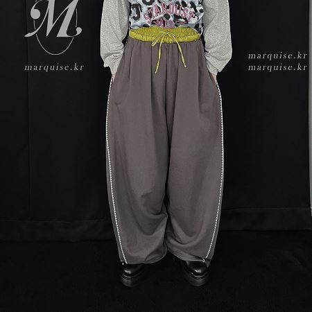 Dongdaemum Women’s Pants, a testament to the elegance and quality of wholesale Korean fashion.
