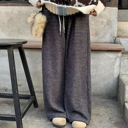 Dongdaemum Women’s Pants, a testament to the elegance and quality of wholesale Korean fashion.