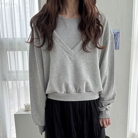 Dongdaemum Women’s Shirts, Tops & T-Shirts, a testament to the elegance and quality of wholesale Korean fashion.