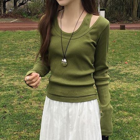 Dongdaemum Women’s Shirts, Tops & T-Shirts, a testament to the elegance and quality of wholesale Korean fashion.