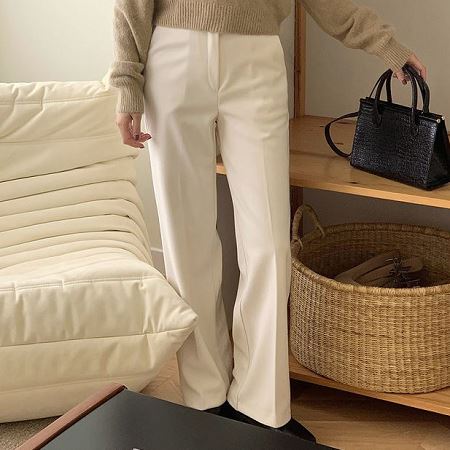 Dongdaemum Women’s Pants, a testament to the elegance and quality of wholesale Korean fashion.