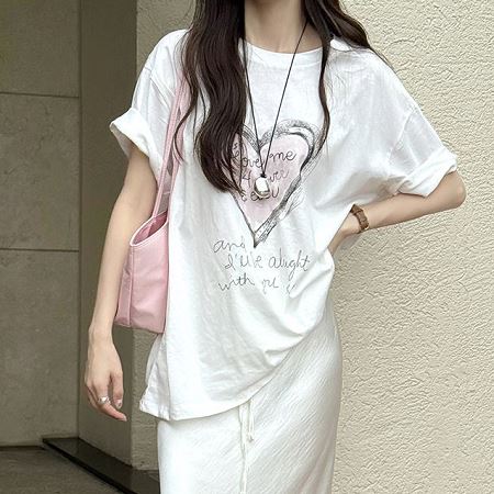 Dongdaemum Women’s Shirts, Tops & T-Shirts, a testament to the elegance and quality of wholesale Korean fashion.