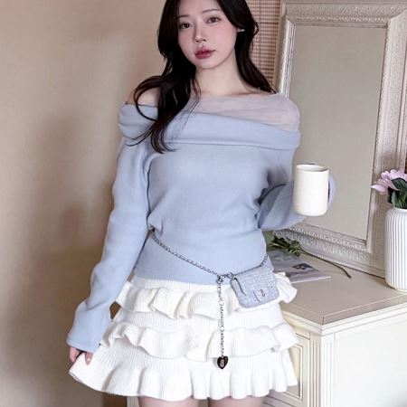 Dongdaemum Women’s Shirts, Tops & T-Shirts, a testament to the elegance and quality of wholesale Korean fashion.
