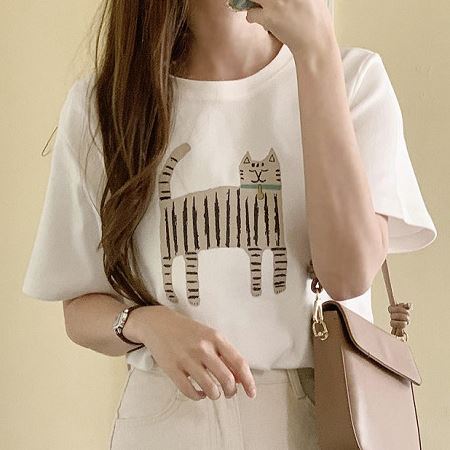 Dongdaemum Women’s Shirts, Tops & T-Shirts, a testament to the elegance and quality of wholesale Korean fashion.