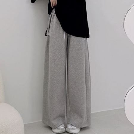 Dongdaemum Women’s Pants, a testament to the elegance and quality of wholesale Korean fashion.