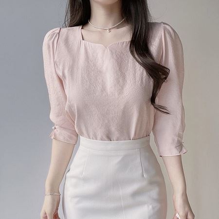 Dongdaemum Women’s Shirts, Tops & T-Shirts, a testament to the elegance and quality of wholesale Korean fashion.