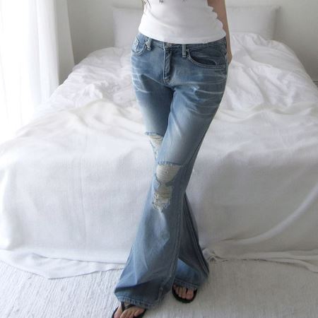 Dongdaemum Women’s Pants, a testament to the elegance and quality of wholesale Korean fashion.