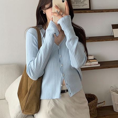 Dongdaemum Women’s Coats & Jackets, a testament to the elegance and quality of wholesale Korean fashion.