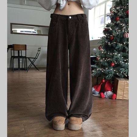 Dongdaemum Women’s Pants, a testament to the elegance and quality of wholesale Korean fashion.