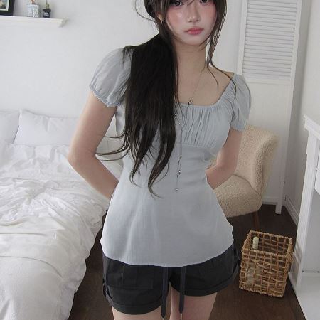 Dongdaemum Women’s Shirts, Tops & T-Shirts, a testament to the elegance and quality of wholesale Korean fashion.