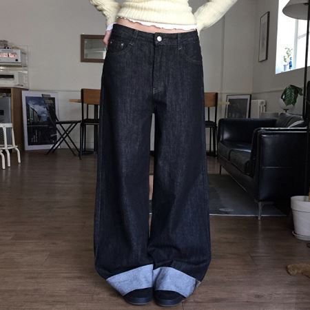 Dongdaemum Women’s Pants, a testament to the elegance and quality of wholesale Korean fashion.