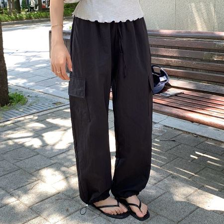 Dongdaemum Women’s Pants, a testament to the elegance and quality of wholesale Korean fashion.