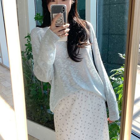Dongdaemum Women’s Shirts, Tops & T-Shirts, a testament to the elegance and quality of wholesale Korean fashion.