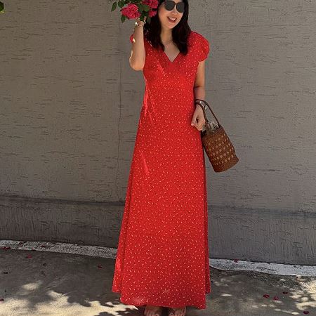 Dongdaemum Women’s Dresses, a testament to the elegance and quality of wholesale Korean fashion.
