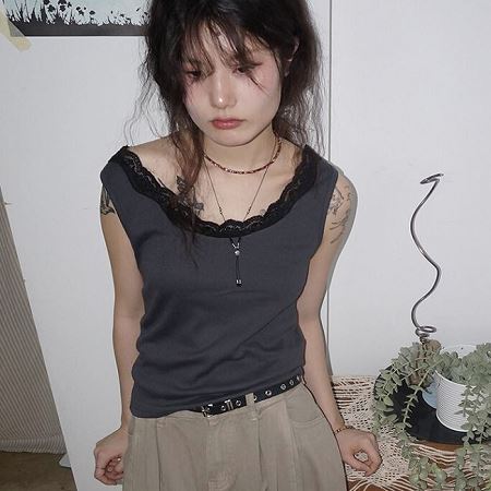 Dongdaemum Women’s Shirts, Tops & T-Shirts, a testament to the elegance and quality of wholesale Korean fashion.