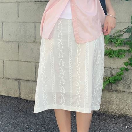 Dongdaemum Women’s Dresses, a testament to the elegance and quality of wholesale Korean fashion.