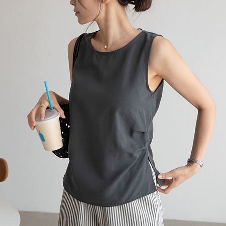 Dongdaemum Women’s Shirts, Tops & T-Shirts, a testament to the elegance and quality of wholesale Korean fashion.