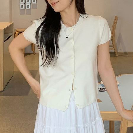 Dongdaemum Women’s Coats & Jackets, a testament to the elegance and quality of wholesale Korean fashion.