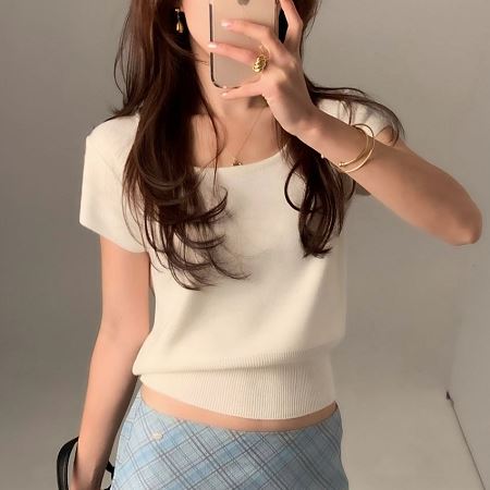 Dongdaemum Women’s Shirts, Tops & T-Shirts, a testament to the elegance and quality of wholesale Korean fashion.