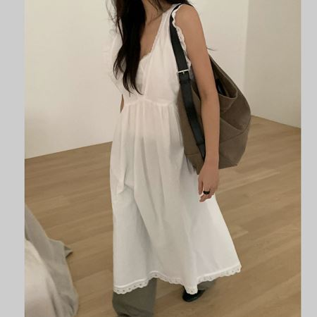 Dongdaemum Women’s Dresses, a testament to the elegance and quality of wholesale Korean fashion.