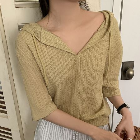 Dongdaemum Women’s Shirts, Tops & T-Shirts, a testament to the elegance and quality of wholesale Korean fashion.