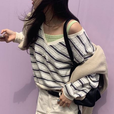 Dongdaemum Women’s Shirts, Tops & T-Shirts, a testament to the elegance and quality of wholesale Korean fashion.