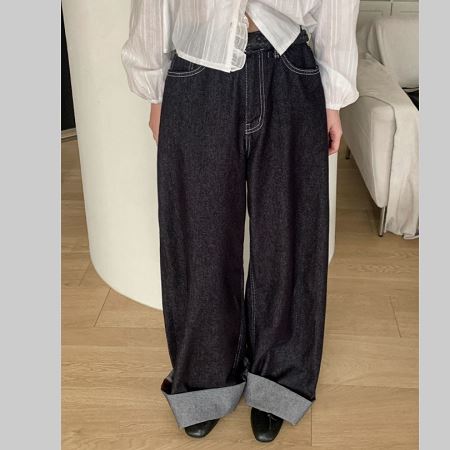 Dongdaemum Women’s Pants, a testament to the elegance and quality of wholesale Korean fashion.