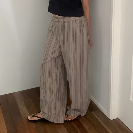 Dongdaemum Women’s Pants, a testament to the elegance and quality of wholesale Korean fashion.