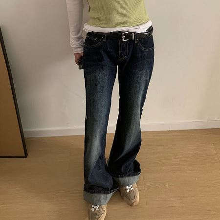 Dongdaemum Women’s Pants, a testament to the elegance and quality of wholesale Korean fashion.