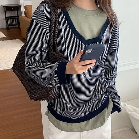 Dongdaemum Women’s Shirts, Tops & T-Shirts, a testament to the elegance and quality of wholesale Korean fashion.
