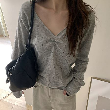 Dongdaemum Women’s Shirts, Tops & T-Shirts, a testament to the elegance and quality of wholesale Korean fashion.