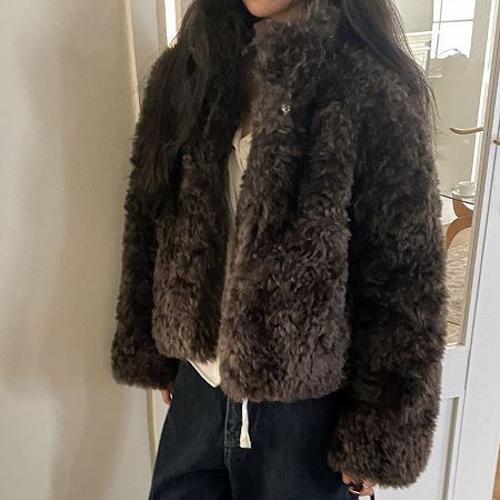 Dongdaemum Women’s Coats & Jackets, a testament to the elegance and quality of wholesale Korean fashion.