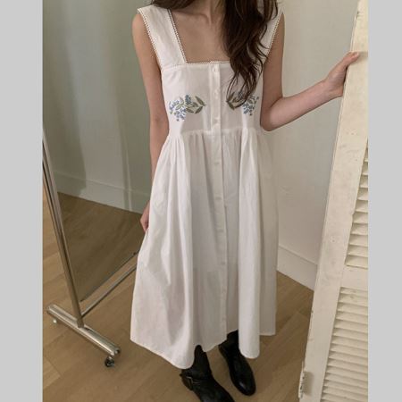 Dongdaemum Women’s Dresses, a testament to the elegance and quality of wholesale Korean fashion.