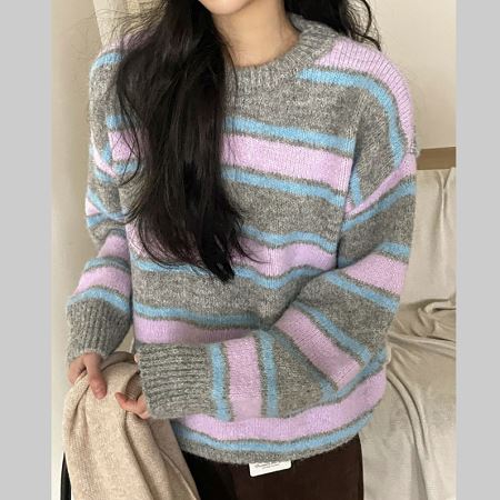Dongdaemum Women’s Shirts, Tops & T-Shirts, a testament to the elegance and quality of wholesale Korean fashion.
